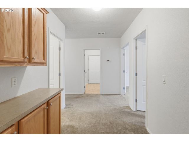 24702 E CEDAR HILL Ter, Welches, OR 97067