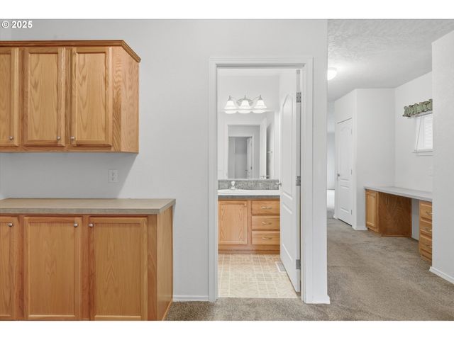 24702 E CEDAR HILL Ter, Welches, OR 97067