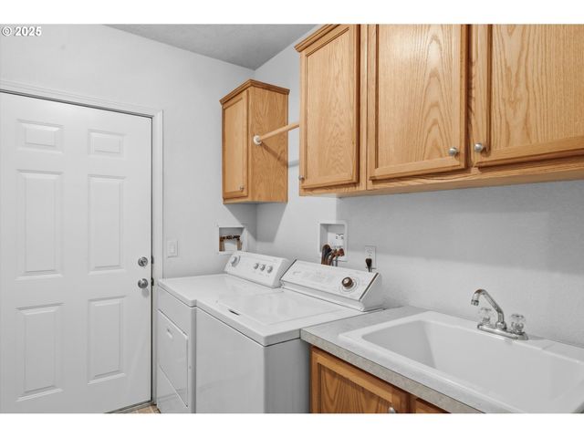 24702 E CEDAR HILL Ter, Welches, OR 97067