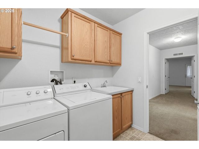 24702 E CEDAR HILL Ter, Welches, OR 97067