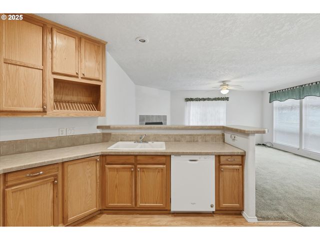 24702 E CEDAR HILL Ter, Welches, OR 97067