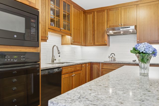 11 Wappoo Creek Place, Charleston, SC 29412