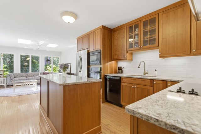 11 Wappoo Creek Place, Charleston, SC 29412