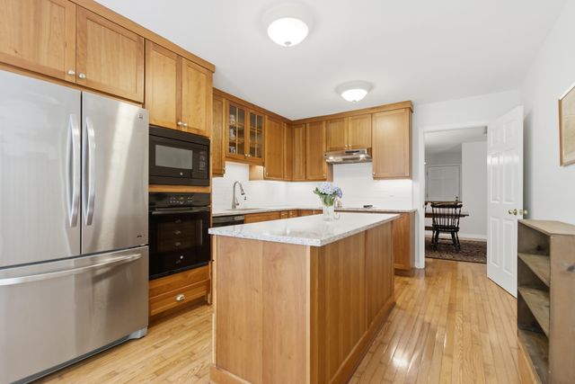 11 Wappoo Creek Place, Charleston, SC 29412