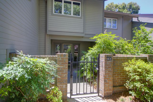 11 Wappoo Creek Place, Charleston, SC 29412