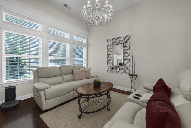 4562 Newport Loop E, Grove City, OH 43123