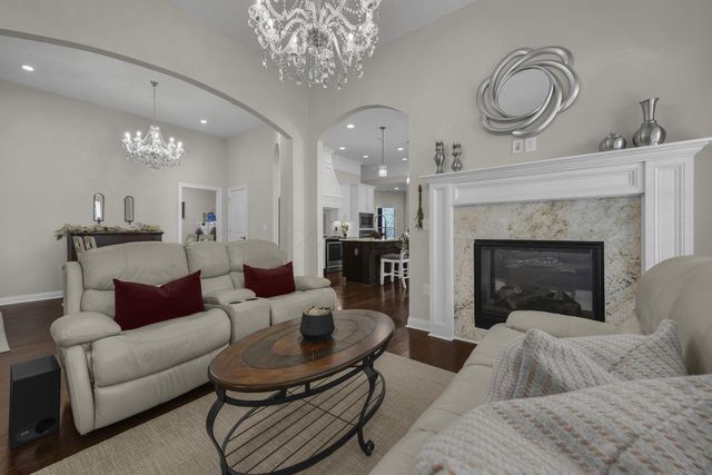 4562 Newport Loop E, Grove City, OH 43123