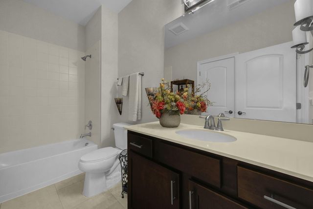 4562 Newport Loop E, Grove City, OH 43123