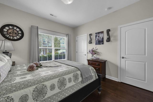 4562 Newport Loop E, Grove City, OH 43123