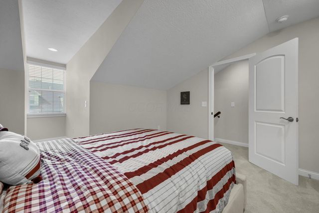 4562 Newport Loop E, Grove City, OH 43123