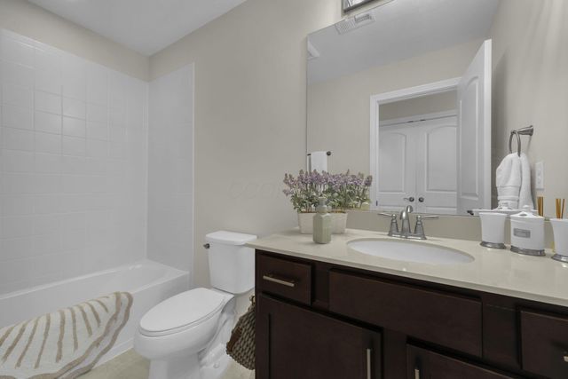 4562 Newport Loop E, Grove City, OH 43123