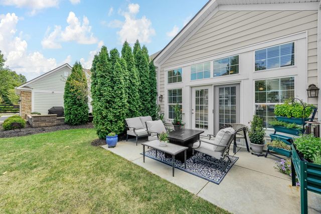 4562 Newport Loop E, Grove City, OH 43123