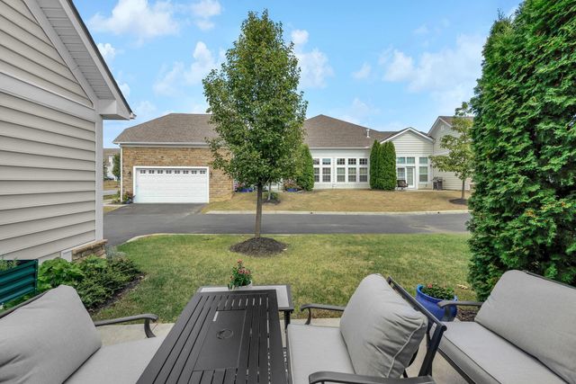 4562 Newport Loop E, Grove City, OH 43123