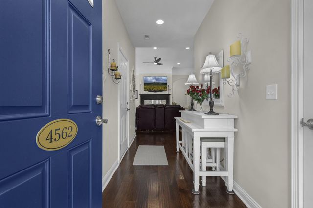 4562 Newport Loop E, Grove City, OH 43123