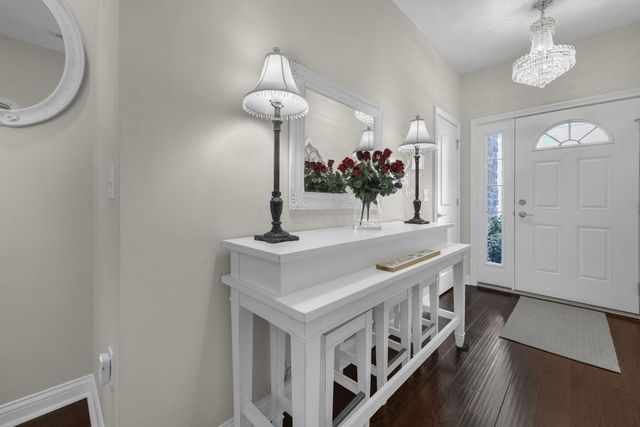 4562 Newport Loop E, Grove City, OH 43123