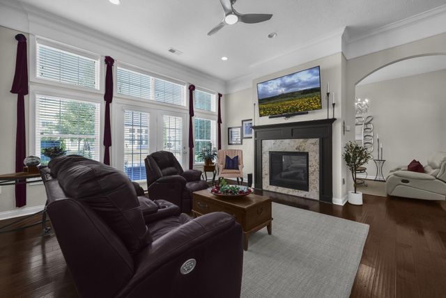 4562 Newport Loop E, Grove City, OH 43123