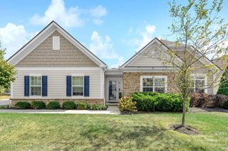4562 Newport Loop E, Grove City, OH 43123