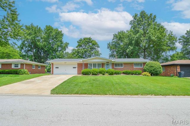 42 Bedford Drive, Belleville, IL 62226