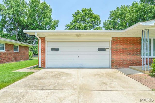 42 Bedford Drive, Belleville, IL 62226
