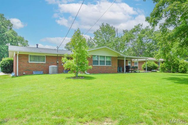 42 Bedford Drive, Belleville, IL 62226