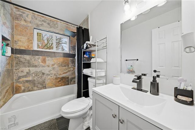 913 Dandridge DR, Portsmouth, VA 23701