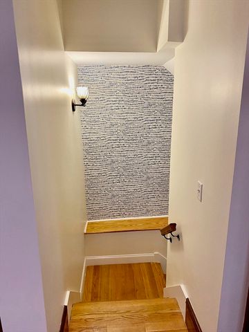 16 Kent Sq 1, Brookline, MA 02446