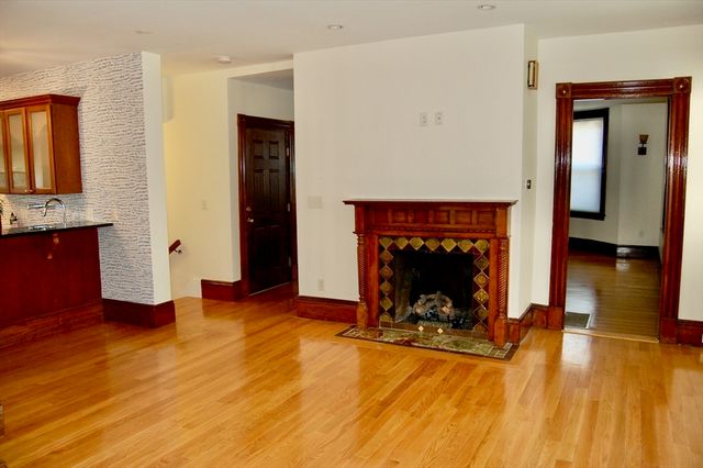 16 Kent Sq 1, Brookline, MA 02446