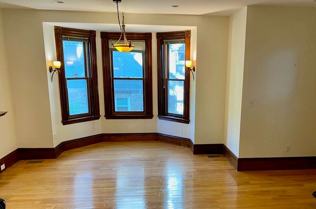 16 Kent Sq 1, Brookline, MA 02446