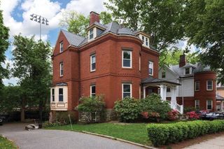 16 Kent Sq 1, Brookline, MA 02446