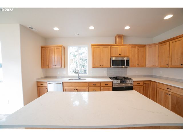 15935 APPERSON Blvd, Oregon City, OR 97045
