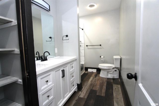 729 S 8TH Street, Clinton, IA 52732