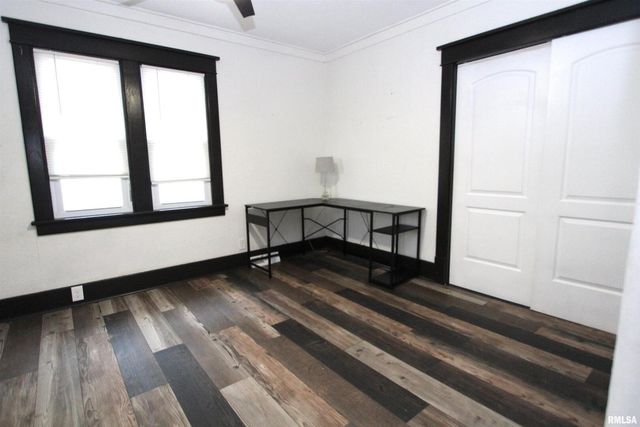 729 S 8TH Street, Clinton, IA 52732