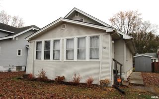 729 S 8TH Street, Clinton, IA 52732