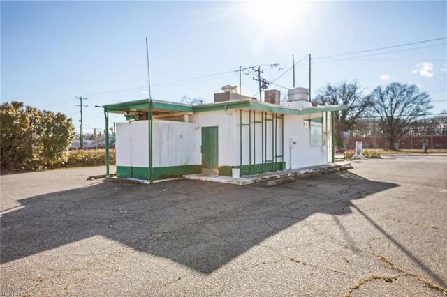 5862 Jefferson AVE, Newport News, VA 23605