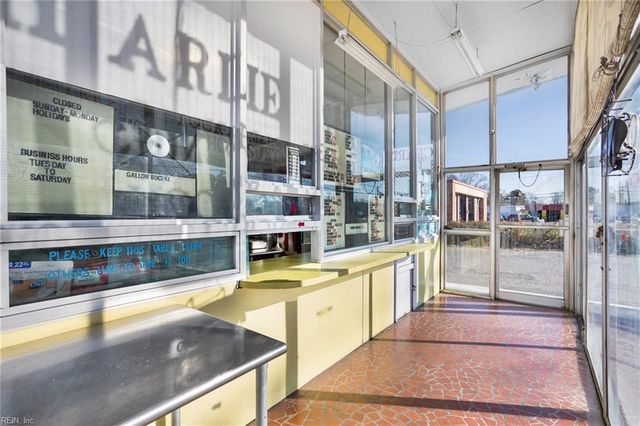 5862 Jefferson AVE, Newport News, VA 23605