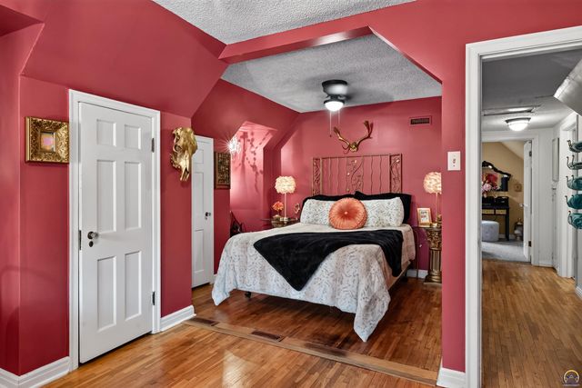 1722 SW Webster AVE, Topeka, KS 66604