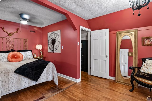 1722 SW Webster AVE, Topeka, KS 66604