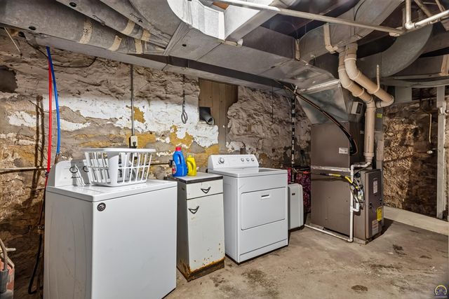 1722 SW Webster AVE, Topeka, KS 66604
