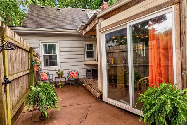 1722 SW Webster AVE, Topeka, KS 66604