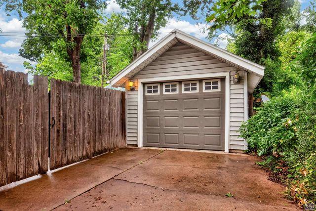 1722 SW Webster AVE, Topeka, KS 66604