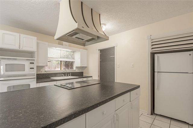 502 Hickory Street, Huntsville, TX 77320