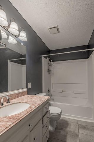 502 Hickory Street, Huntsville, TX 77320
