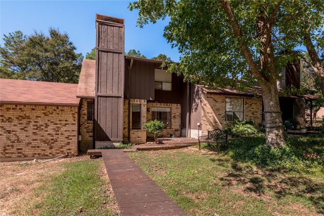 502 Hickory Street, Huntsville, TX 77320
