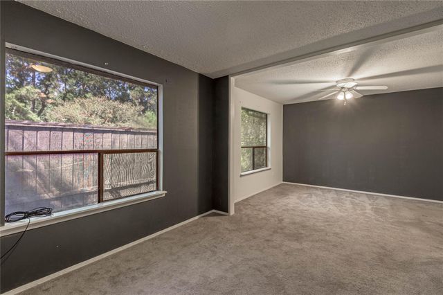 502 Hickory Street, Huntsville, TX 77320