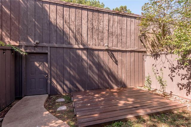 502 Hickory Street, Huntsville, TX 77320