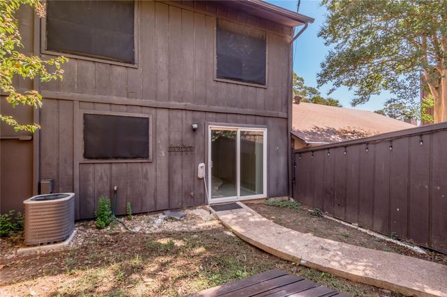 502 Hickory Street, Huntsville, TX 77320