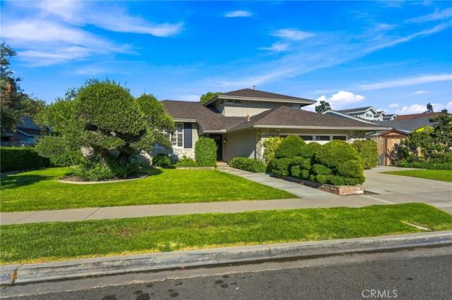 2762 Tern Circle, Costa Mesa, CA 92626