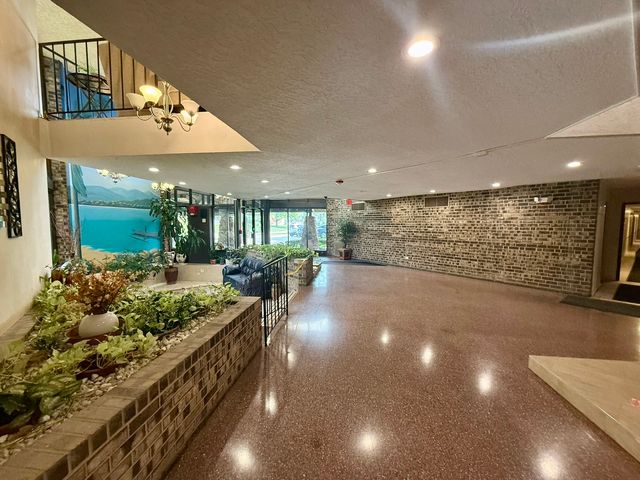 1275 E Baldwin Lane 601, Palatine, IL 60074
