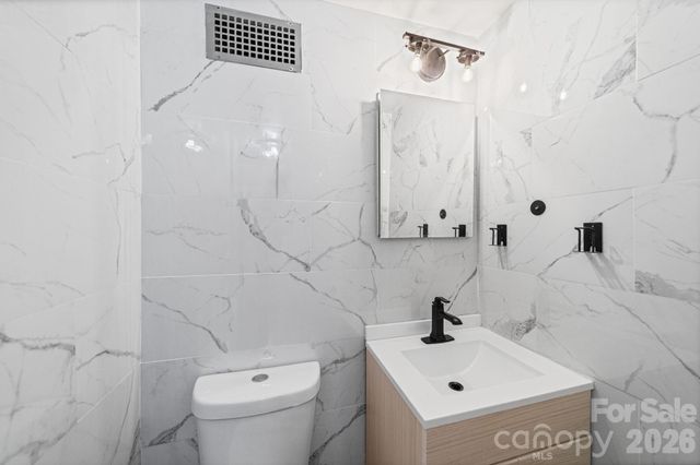 1300 Queens Road 312, Charlotte, NC 28207