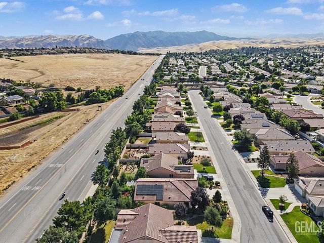13308 Sterling Heights Drive, Bakersfield, CA 93306